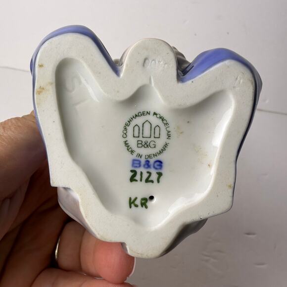 Boy with Bucket Building A Castle, Bing & Grondahl Figurine No. 2127 - Picture 2 of 6